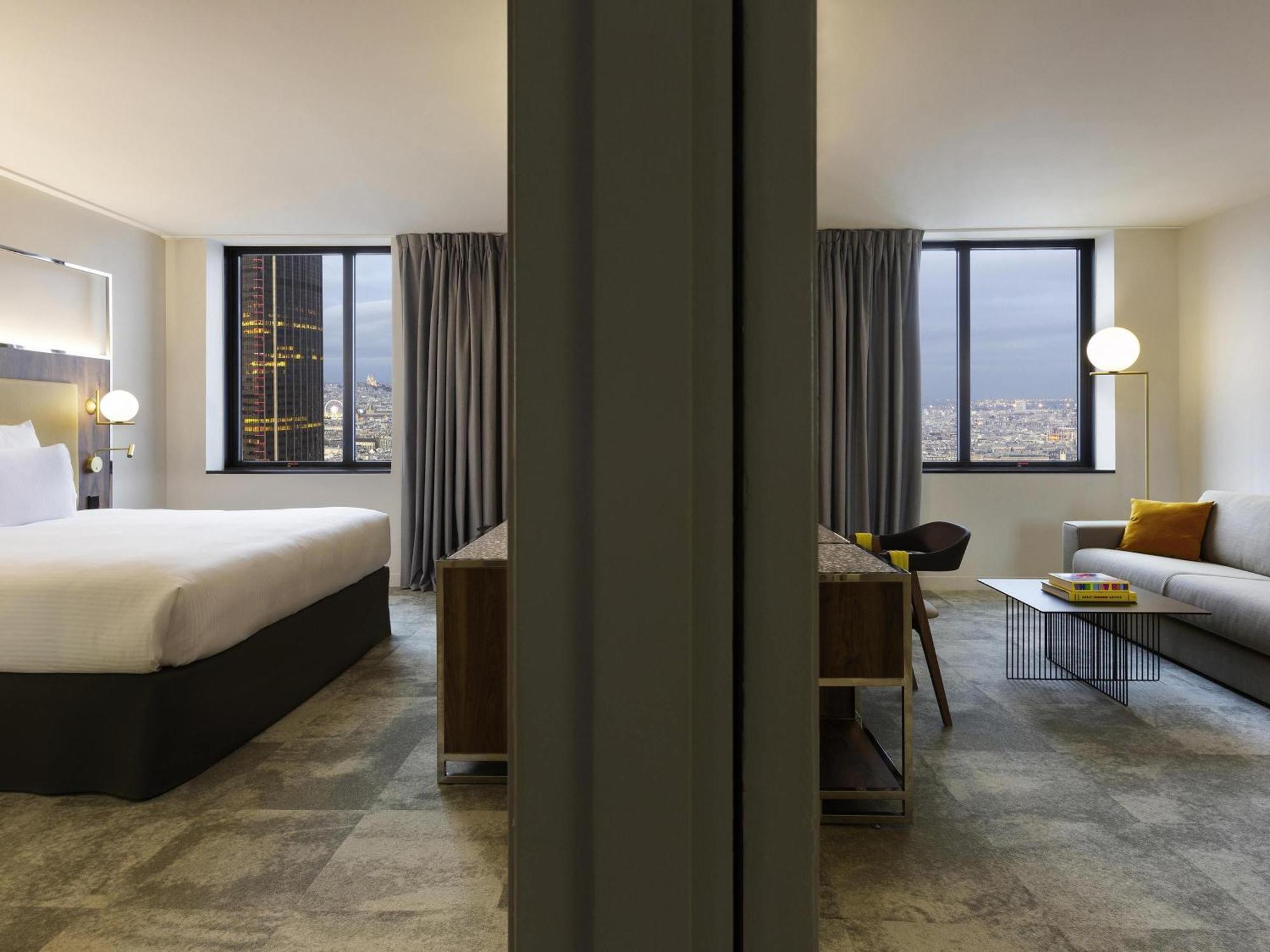 Deluxe Suite met 1 Kingsize Bed en 1 Bank - Uitzicht op de Stad