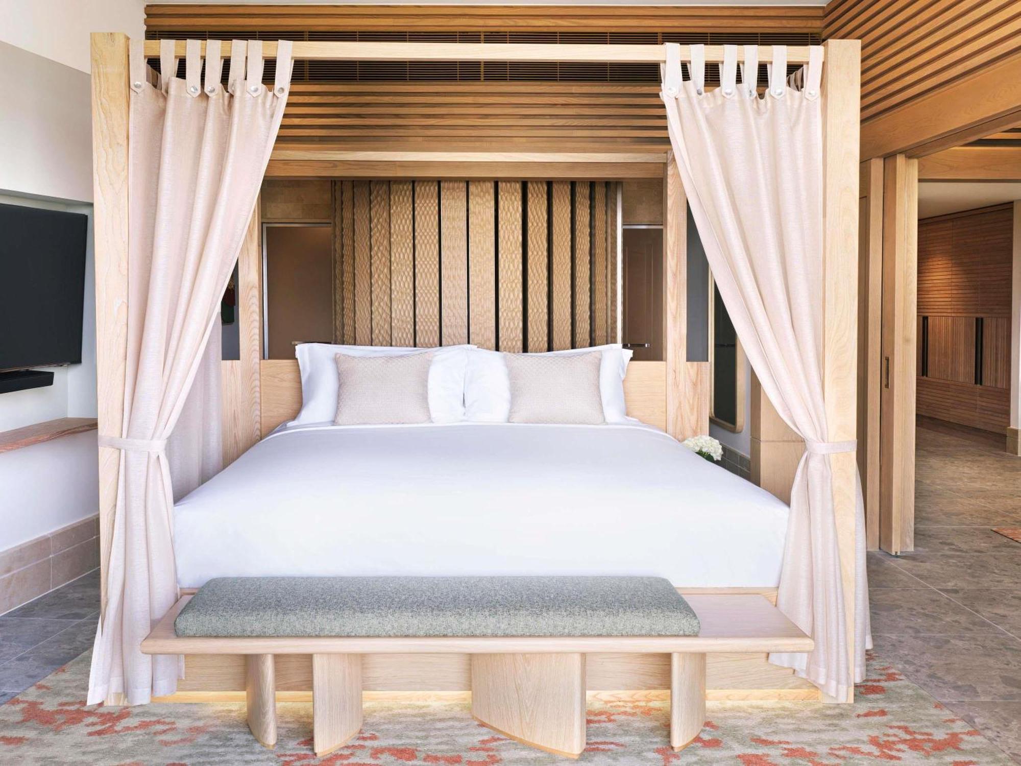 One-Bedroom Signature Palm King Suite with Sofa Bed and Resort View (Adults Only)