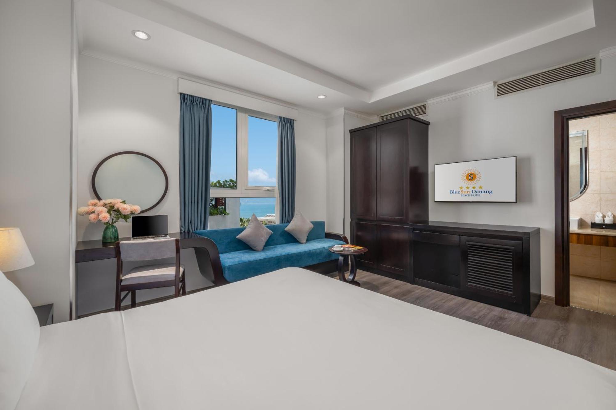 Deluxe King Room Partial Sea View Afternoon Tea