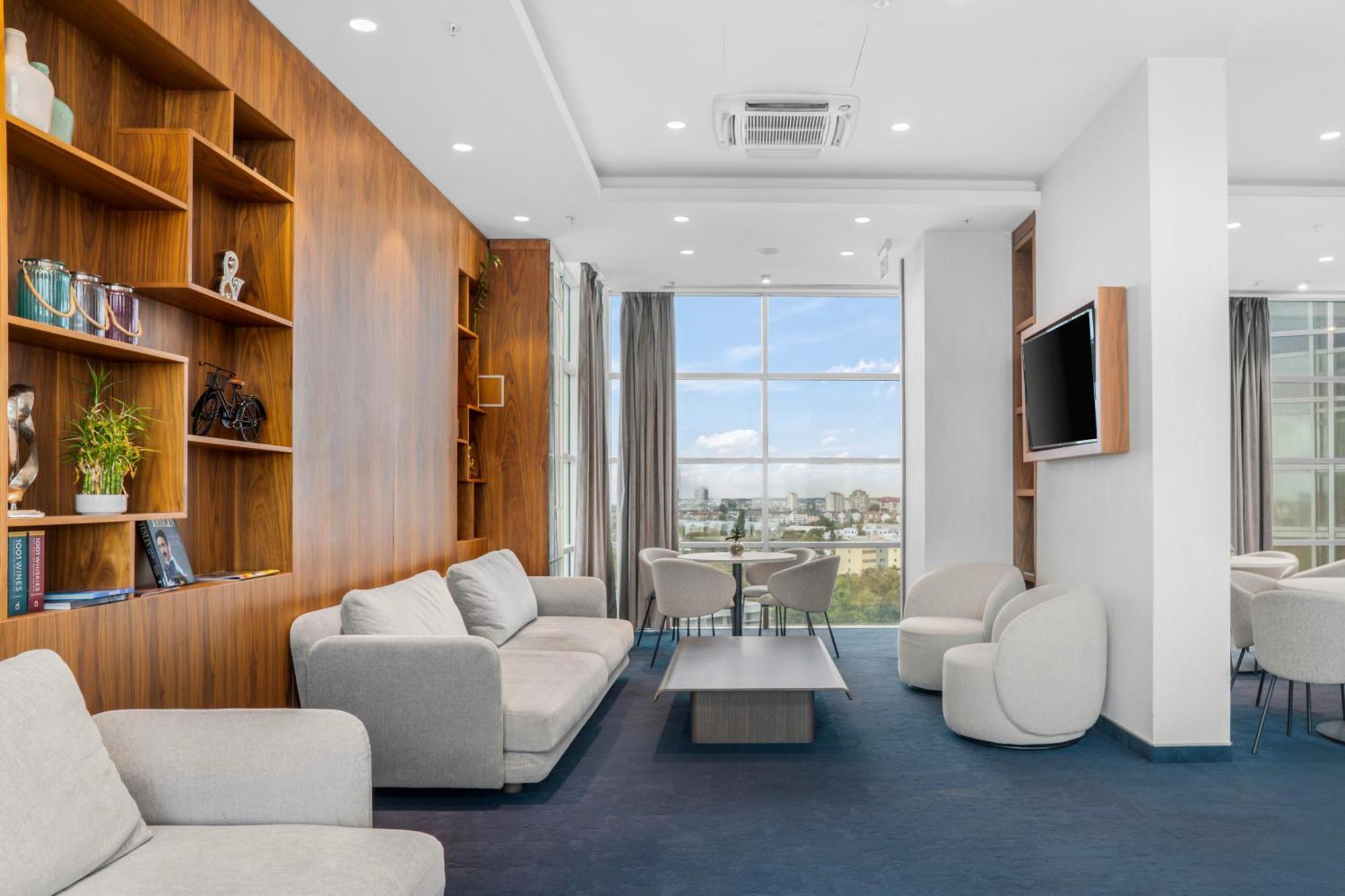Club Junior Suite Signature Club Lounge lounge access
