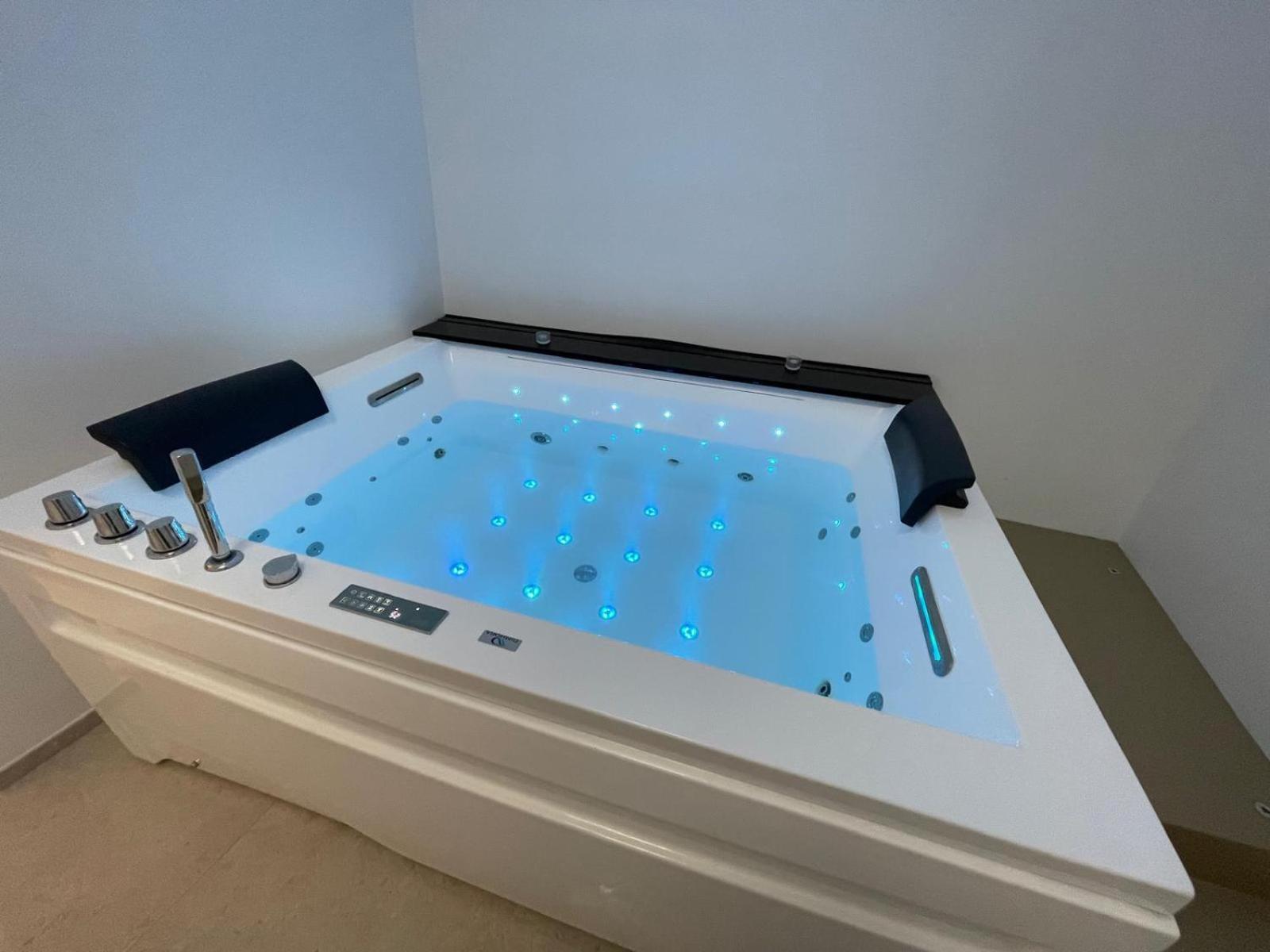 Queen Room Spa Bath