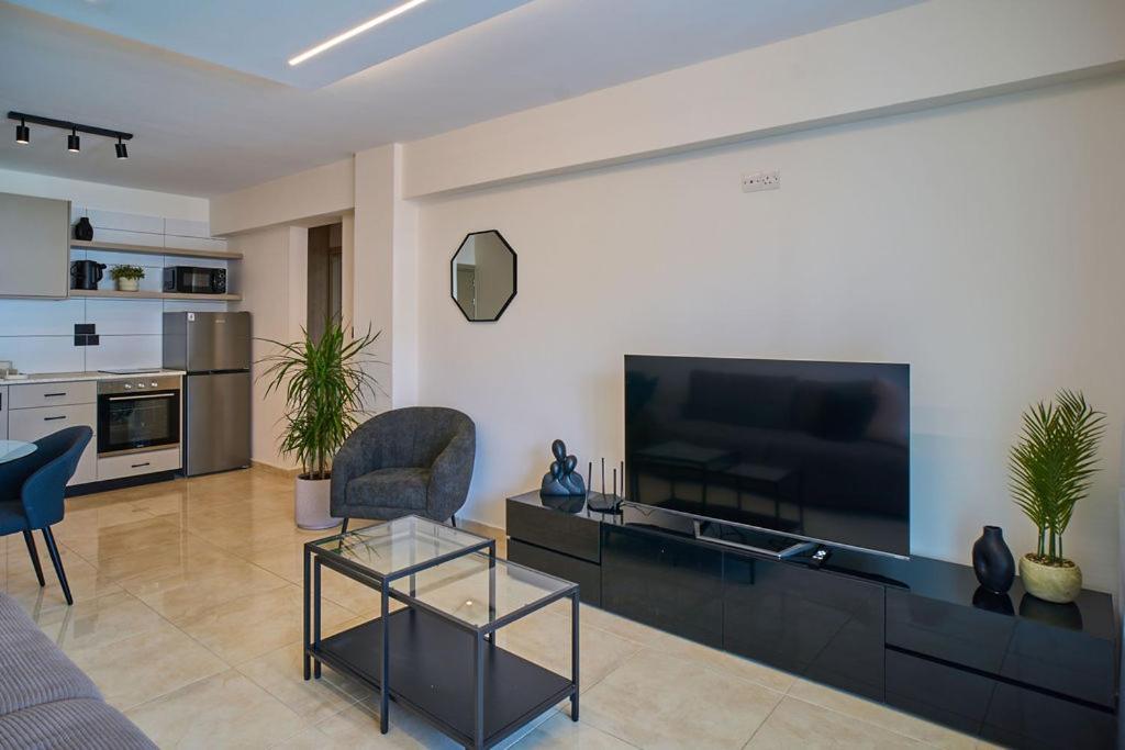 Deluxe One-Bedroom Apartment