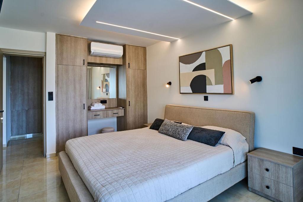 Deluxe One-Bedroom Apartment