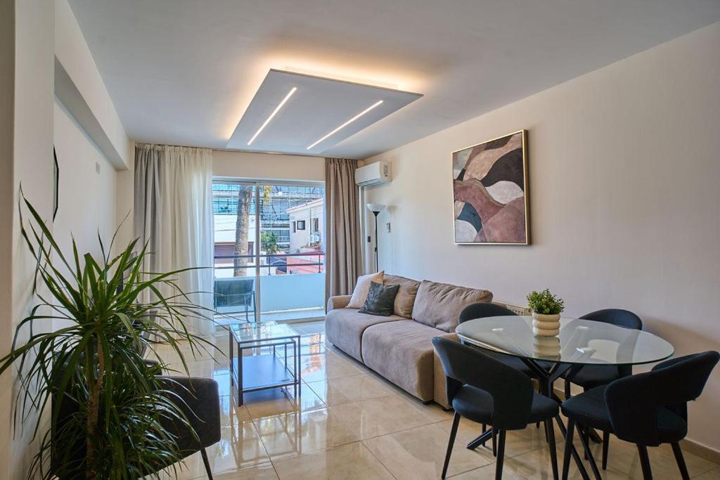 Deluxe One-Bedroom Apartment