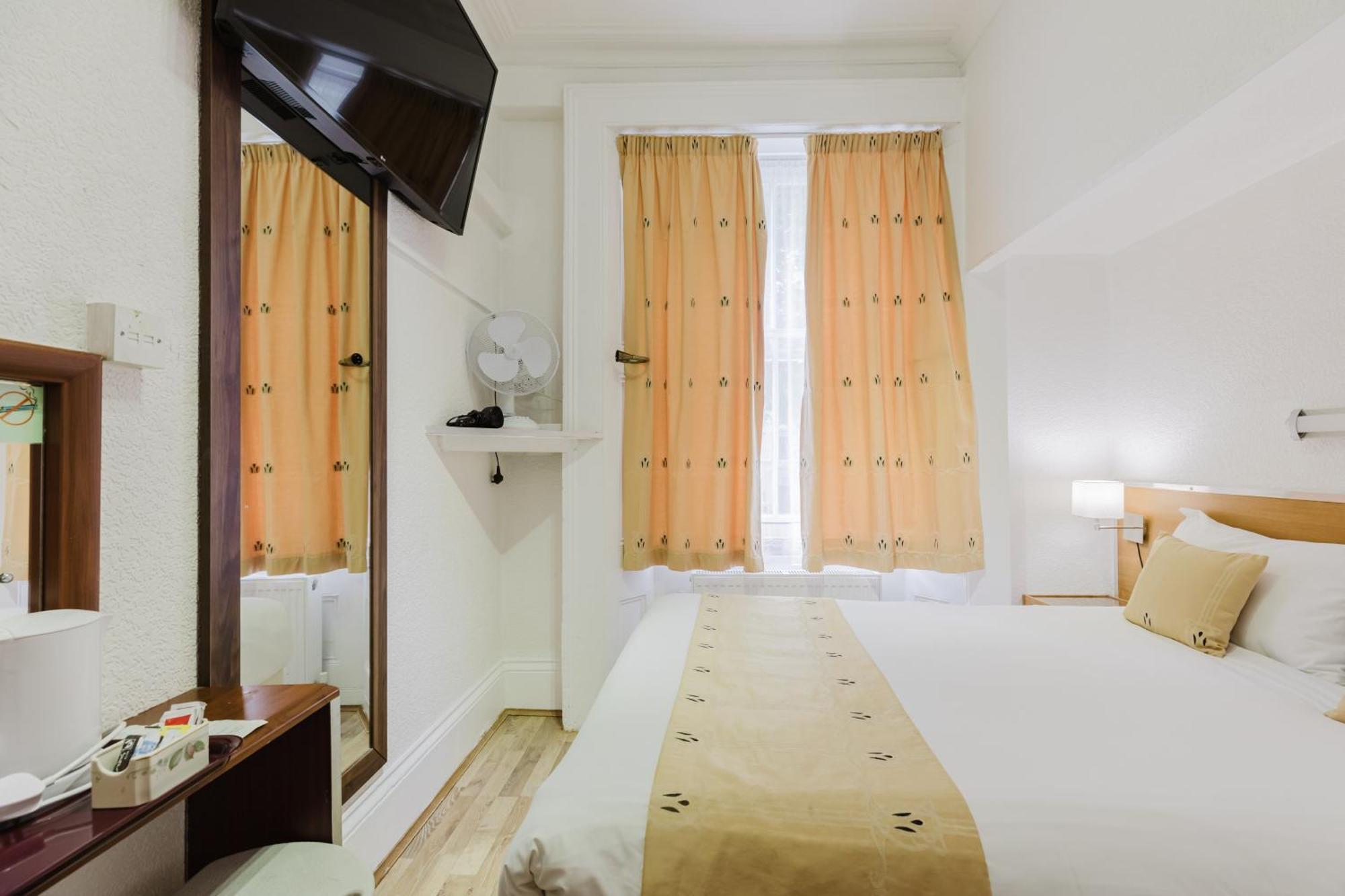 Double Room Private External Bathroom