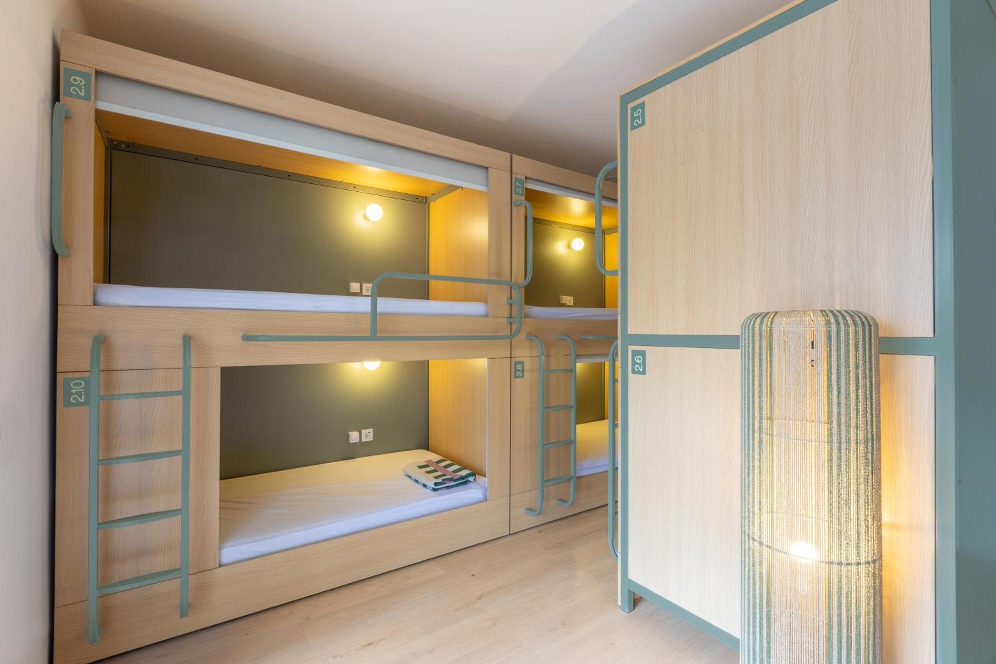 Single Bed Mixed Dormitory Room