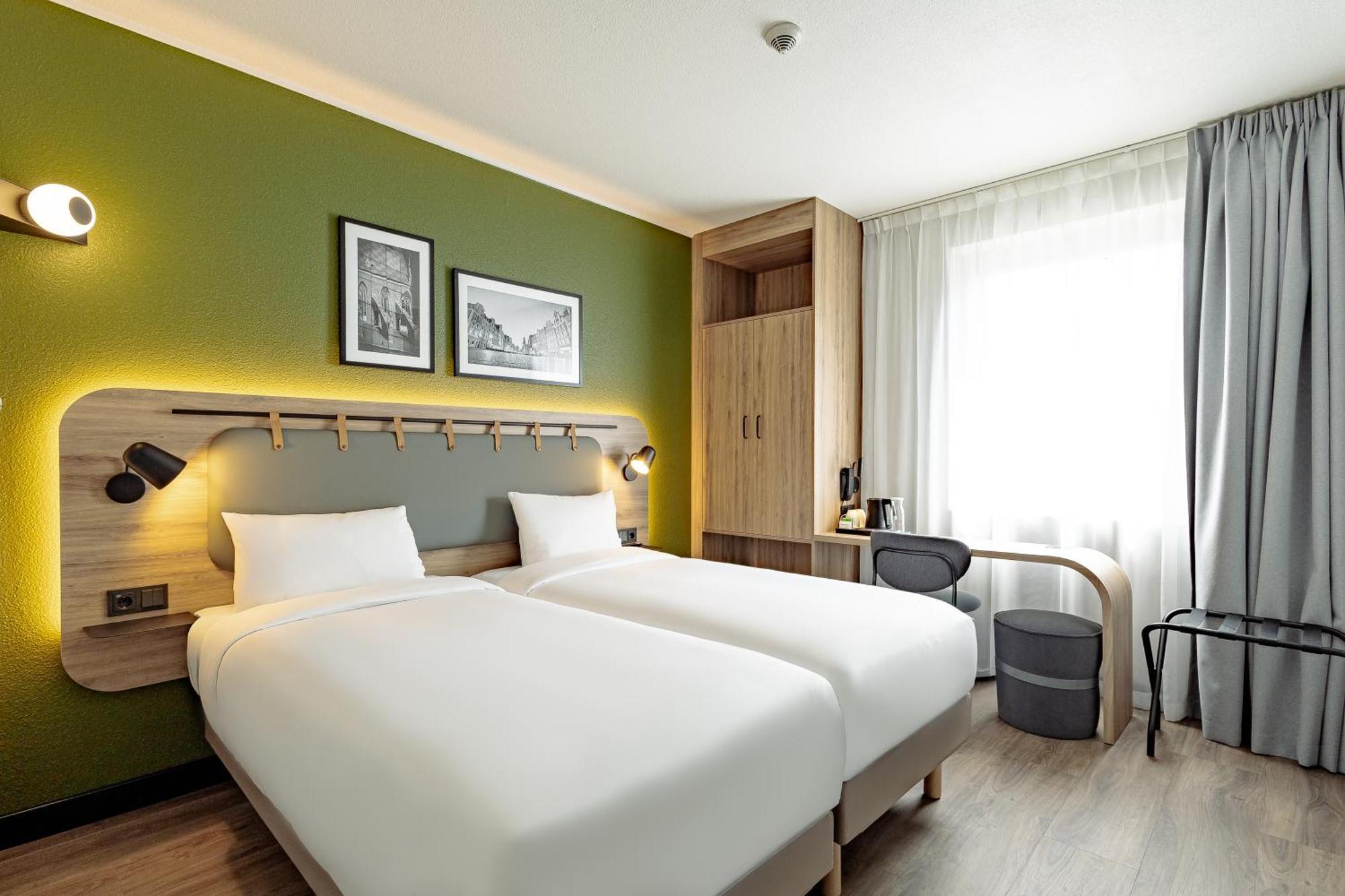 Standard Queen Room