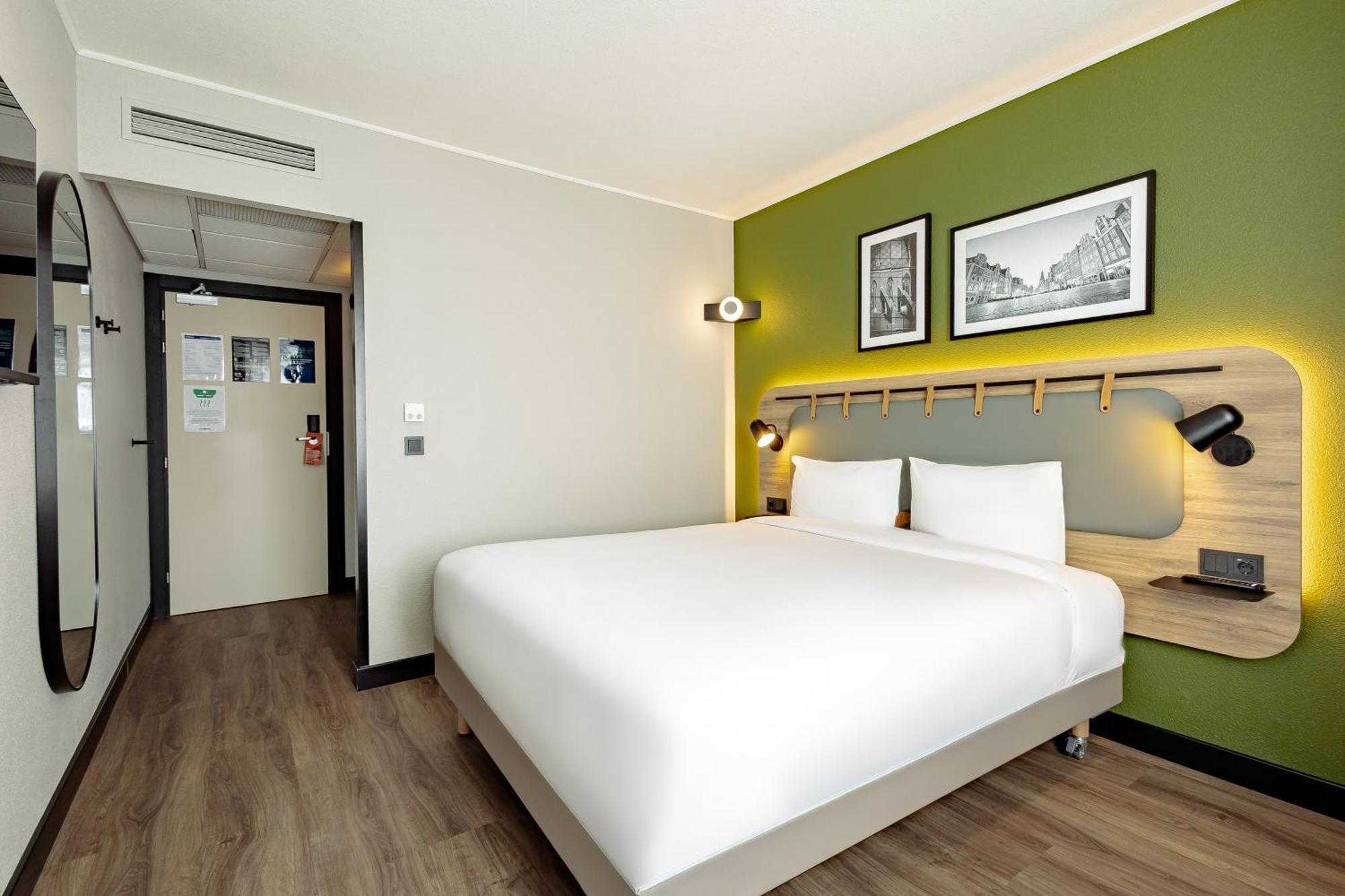 Standard Queen Room