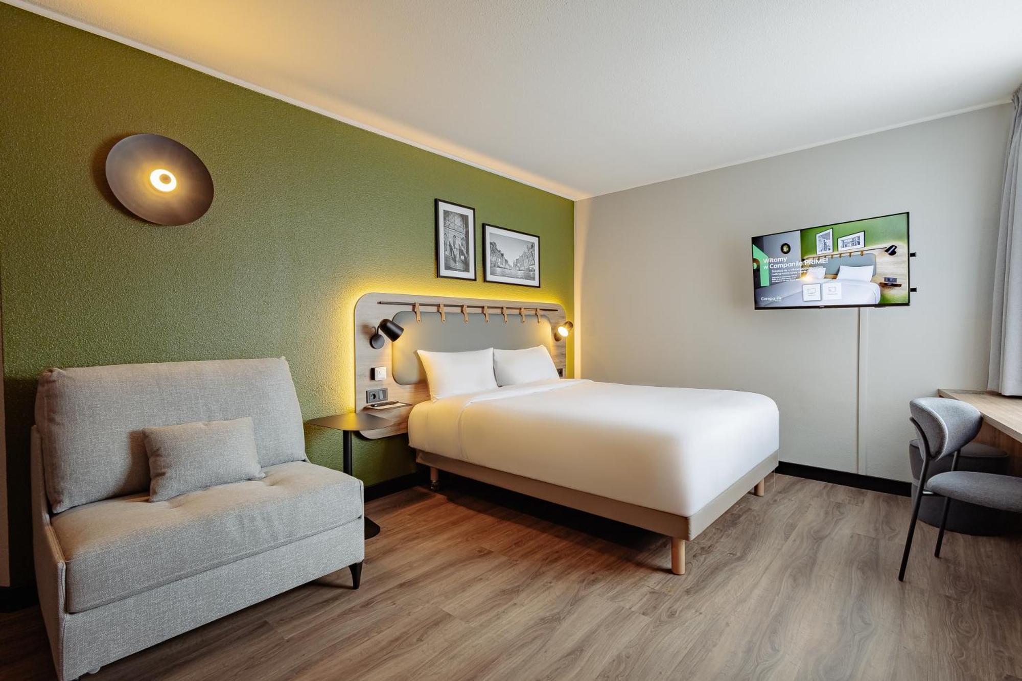 Standard Room One Queen Bed One Single Bed