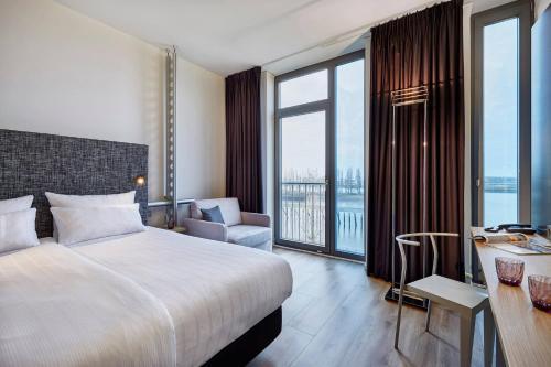 Habitación Innside con vistas al río