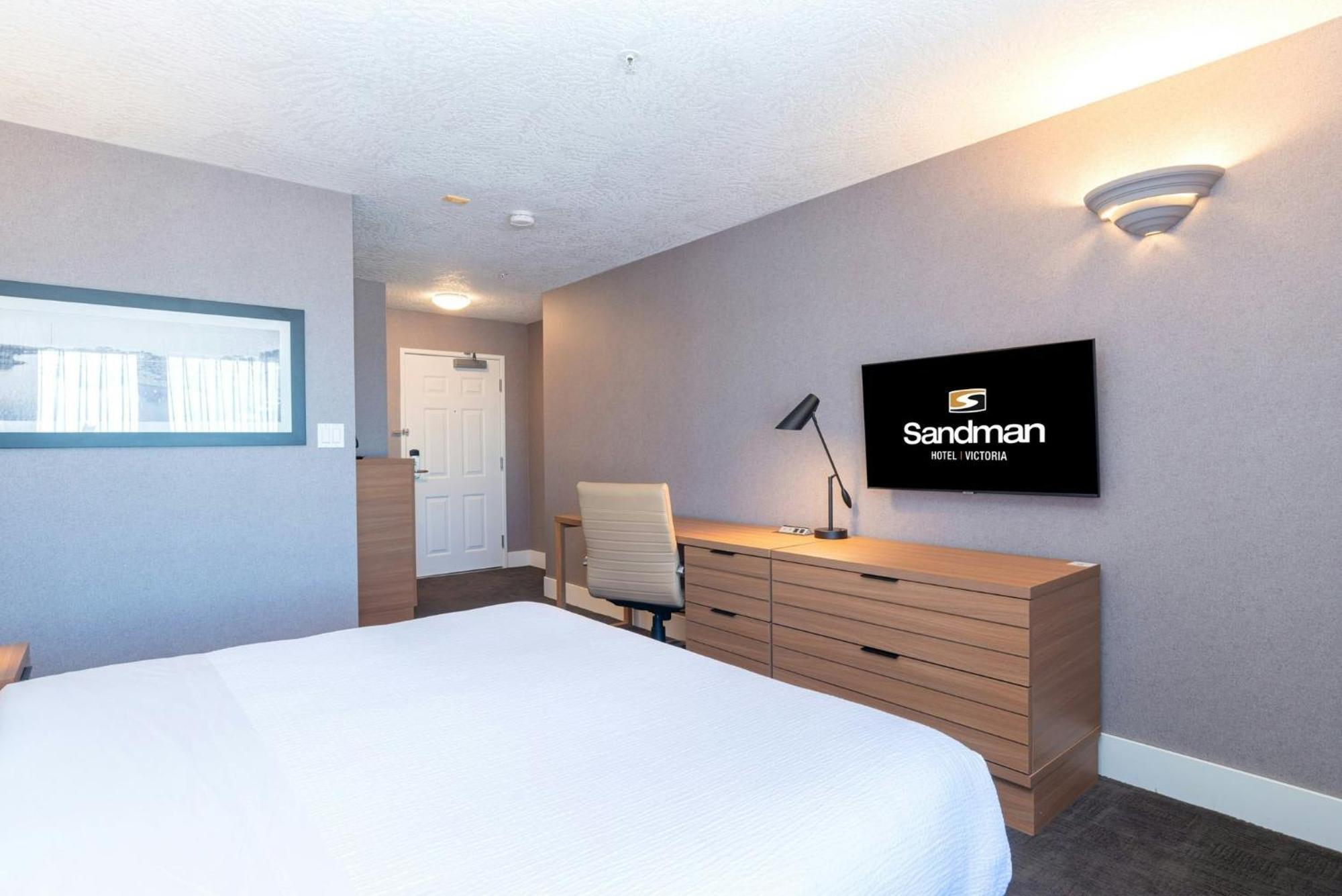 Standard Room 1 King Bed
