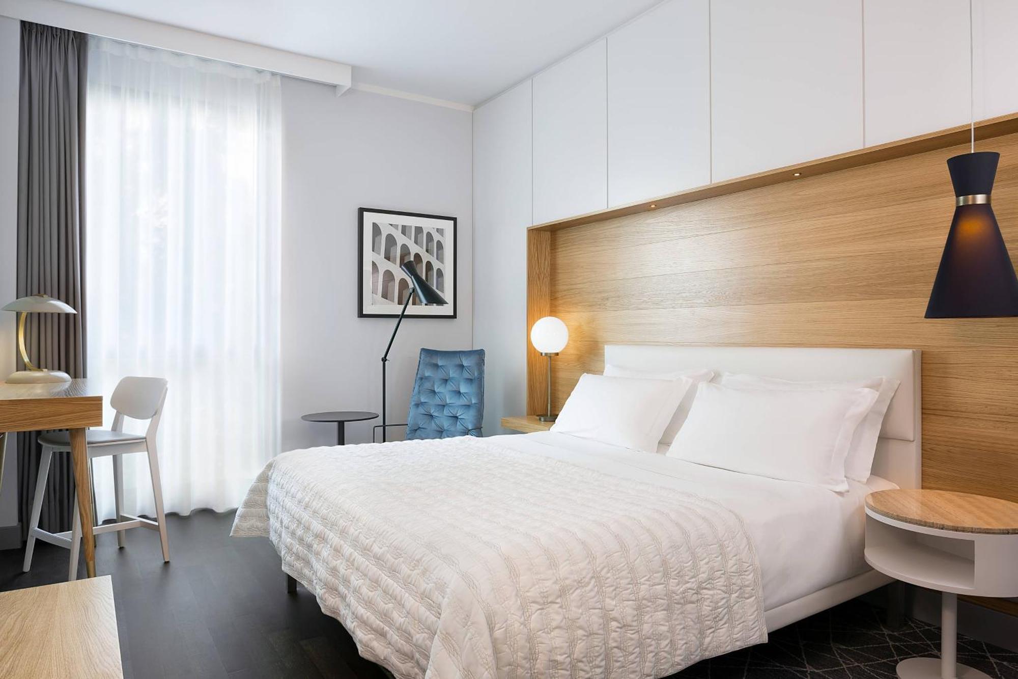 Deluxe Double Room Larger Guest room 1 King Limited view