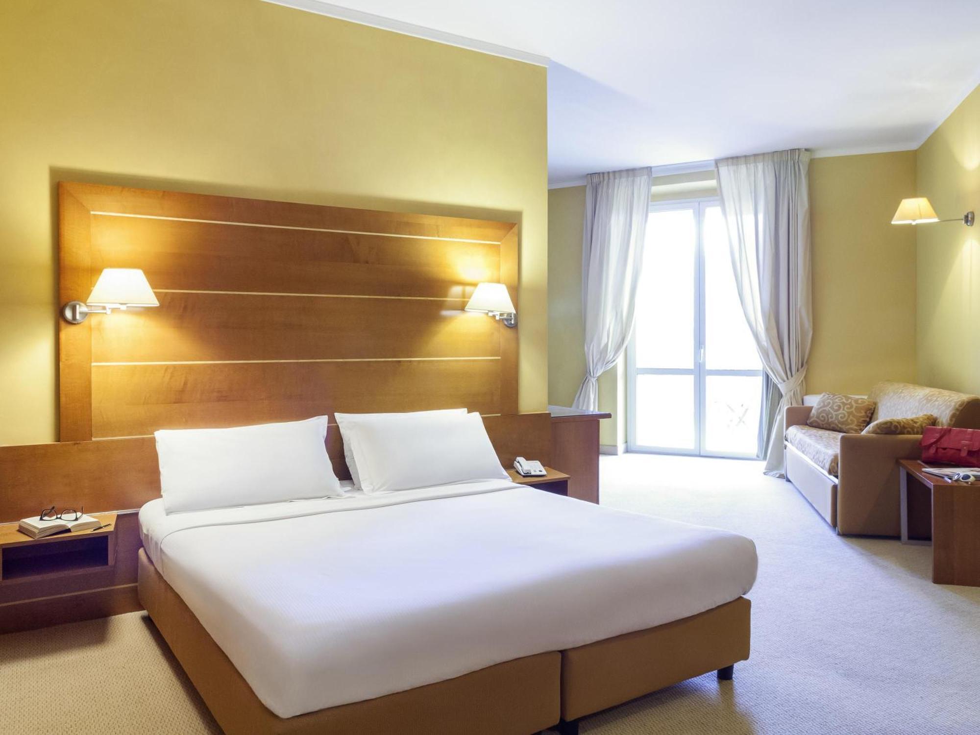 Standard Double Room One Single Bed