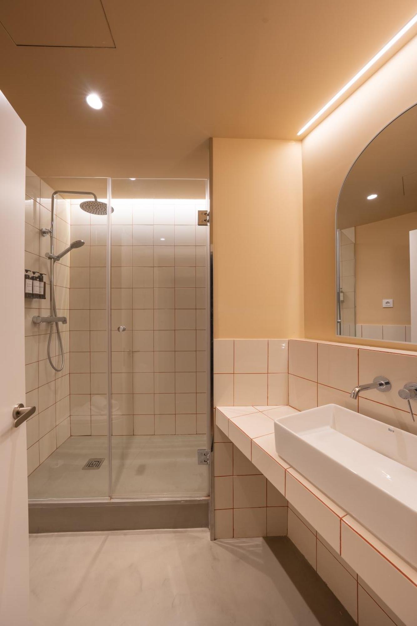 Twin Room Private Bathroom