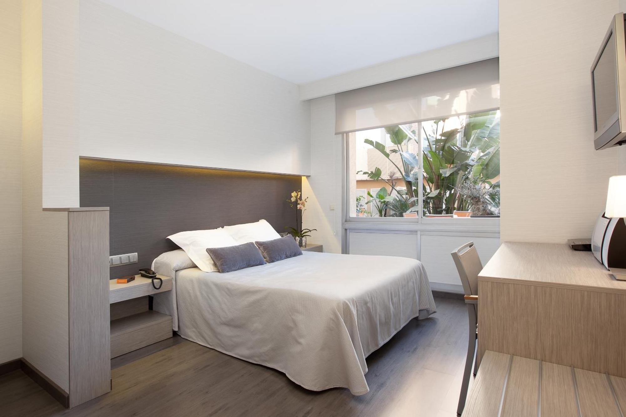 Quarto Standard com Cama de Casal ou 2 de Solteiro e Vista do Jardim