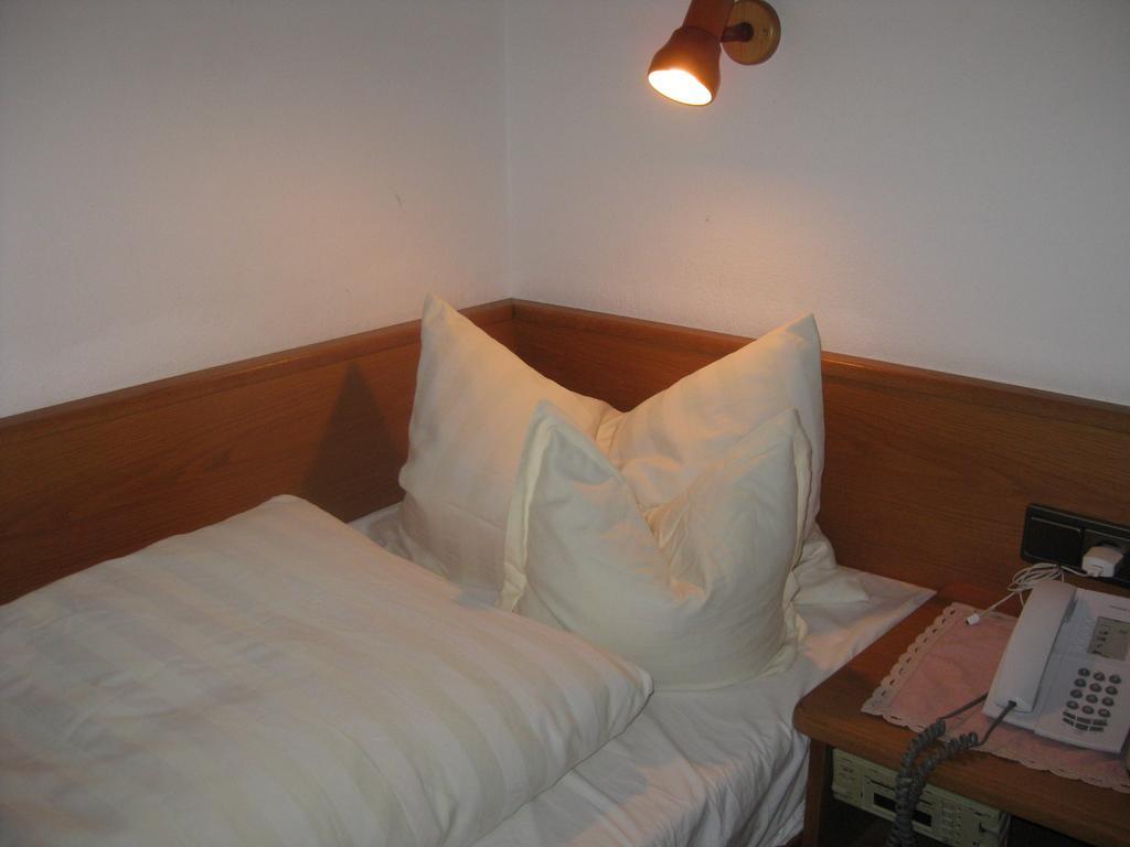 Single Room Balcony,213121925:JPEG