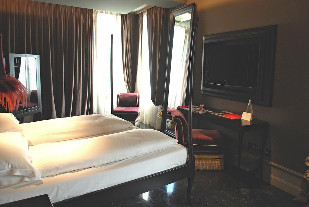 Junior Suite Grand Canal View