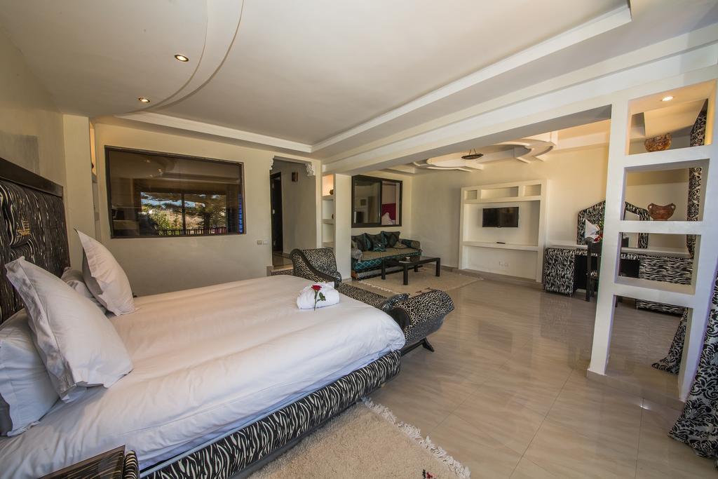 Suite met Kingsize Bed en Uitzicht op Zee