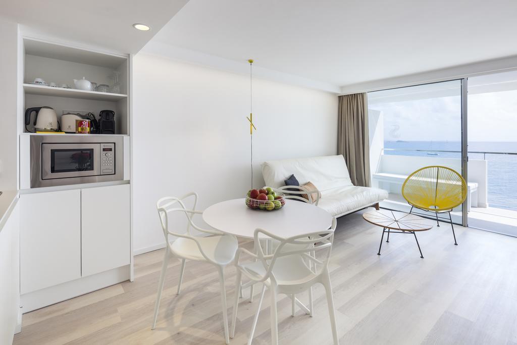 Apartamento tipo estudio con vistas al mar en plantas superiores
