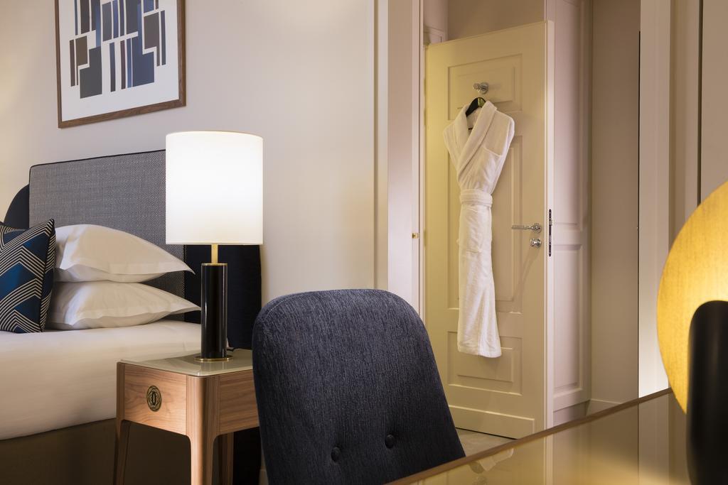 Quarto Grande com Cama de Casal ou 2 de Solteiro
