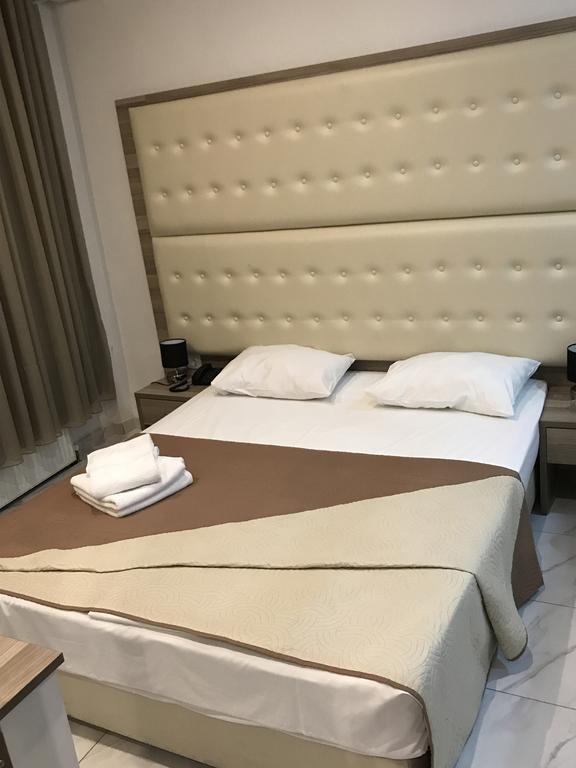 Single Room,692725233:JPEG