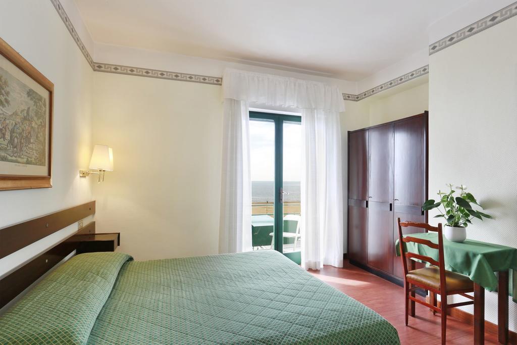 Double or Twin Room Sea View