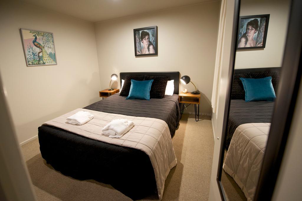 Deluxe Queen Room B