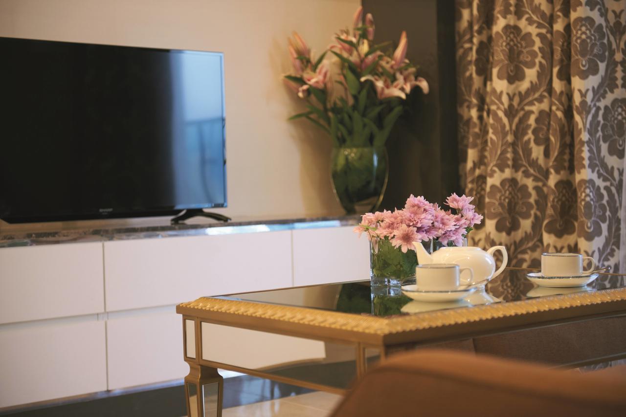 Suite met 2 Slaapkamers met 1 Queensize Bed en 2 Eenpersoonsbedden @ Dorsett Residences