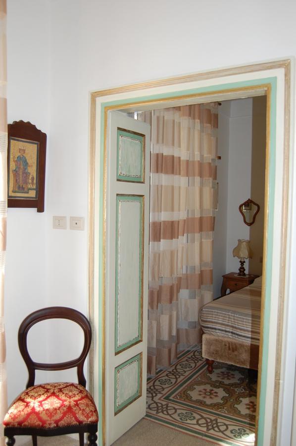 Suite Balcony,228671678:JPEG