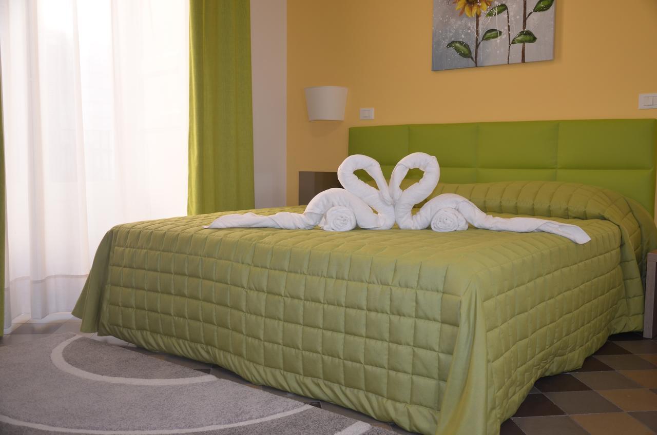 Double or Twin Room,543435942:JPEG