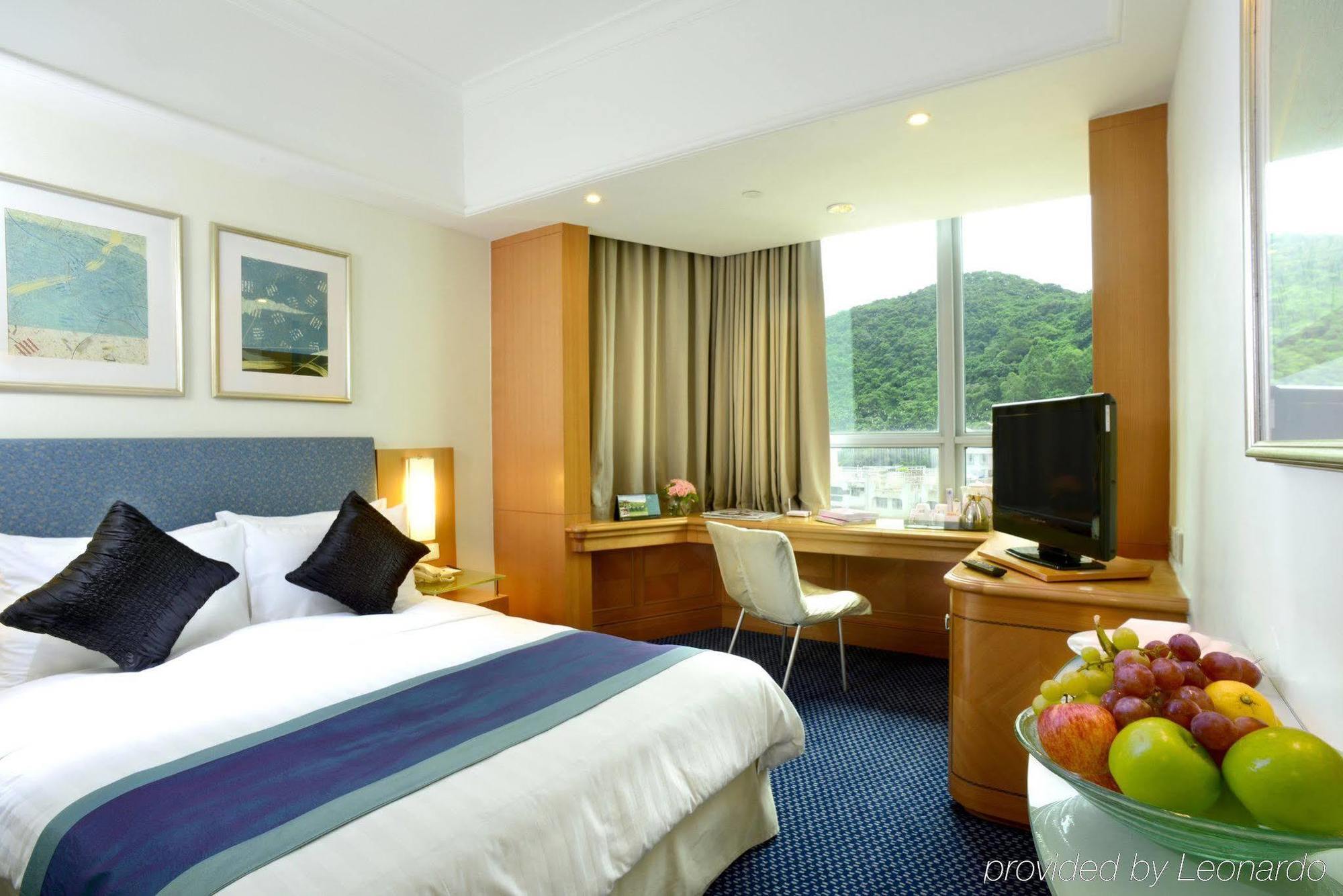Standard Queen or Twin Room Early Check at 1000