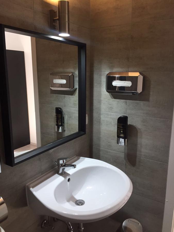 Einzelzimmer mit Gemeinschaftsdusche und -WC
