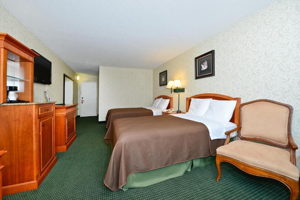 Double Room with Two Double Beds - Smoking