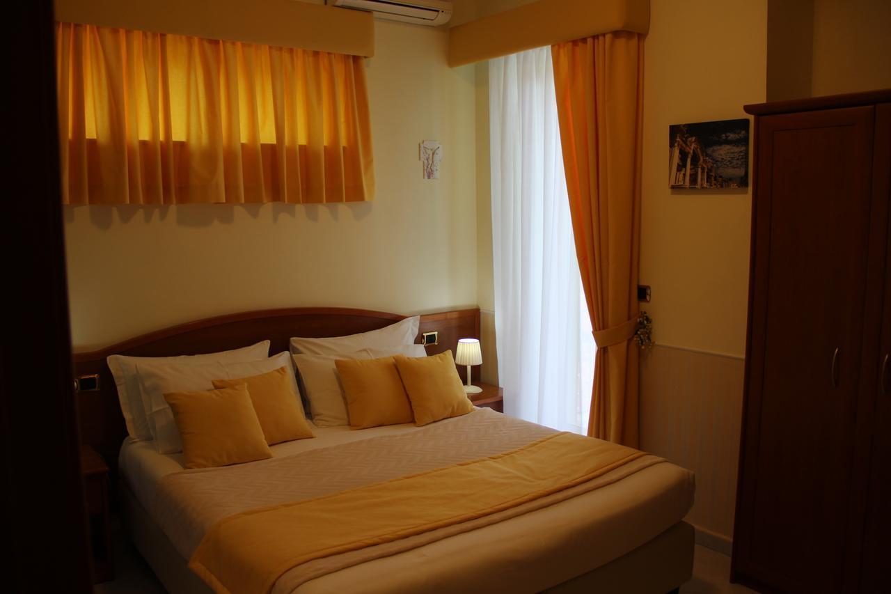 Quarto com Cama de Casal ou 2 de Solteiro