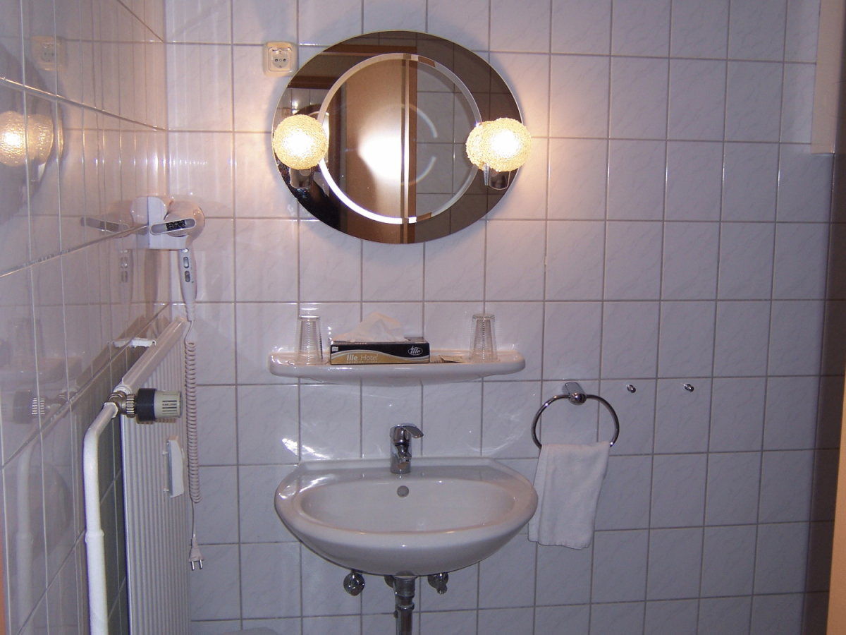Single Room,990556672:JPEG