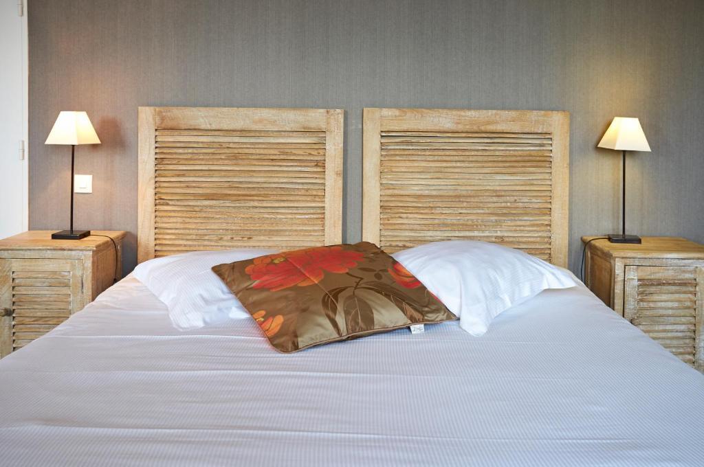 Room Lounge Street View