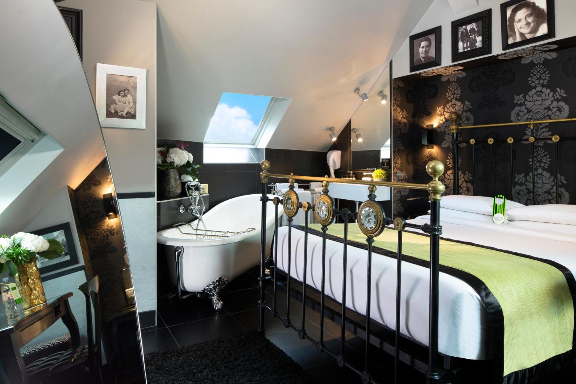 Top Floor Room Bathtub