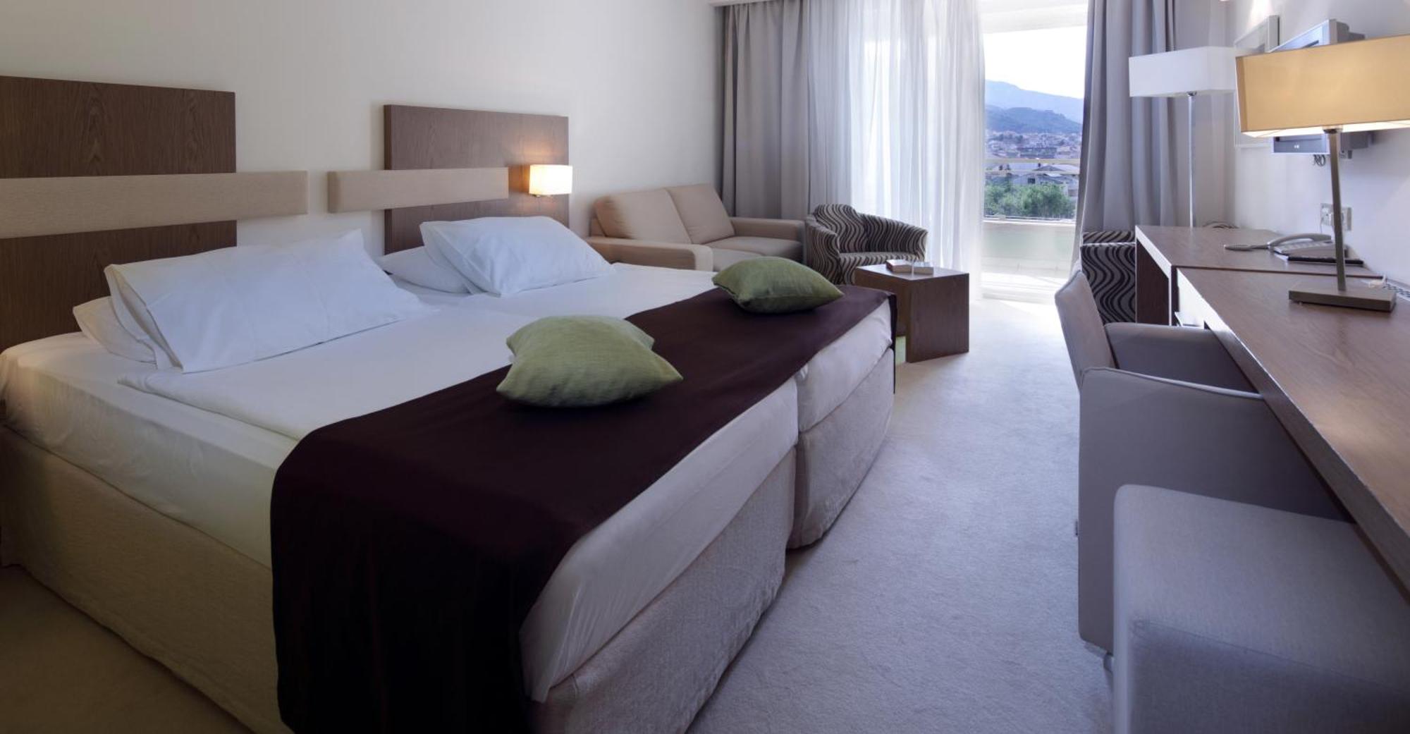Superior Double Room Balcony Park View