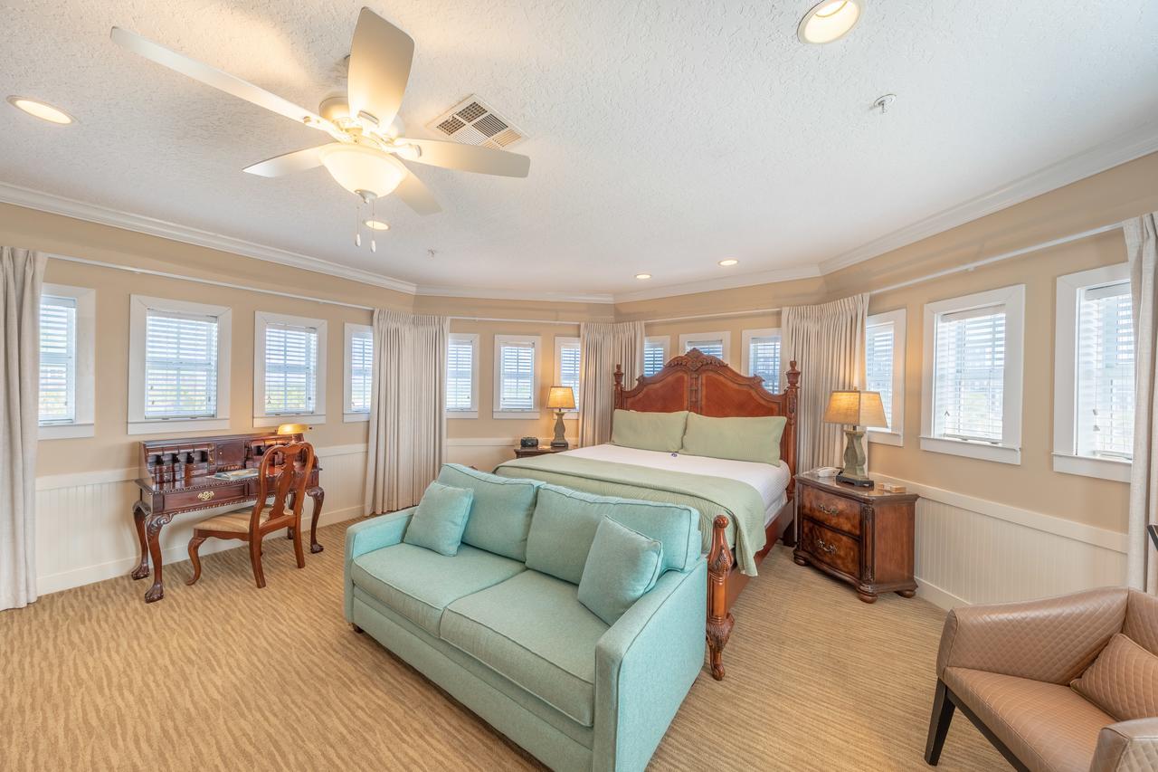 Deluxe King Suite