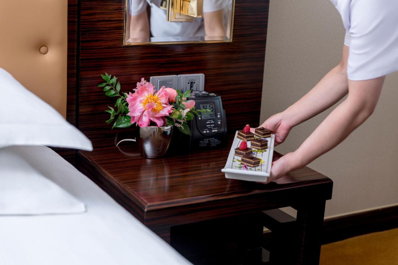 Executive Panorama Suite - Free 24-hour parking for one car per night