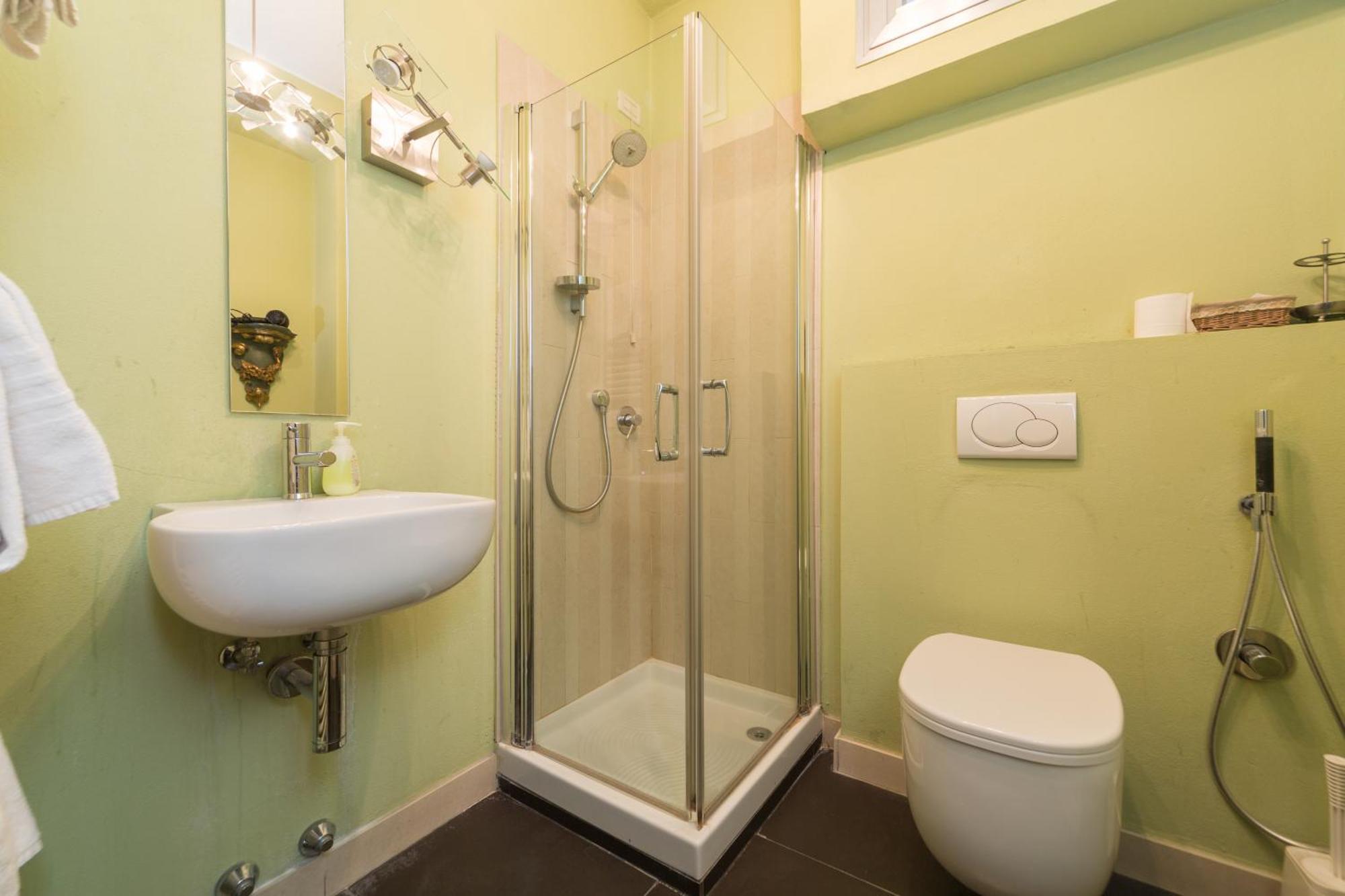 Twin Room Private External Bathroom