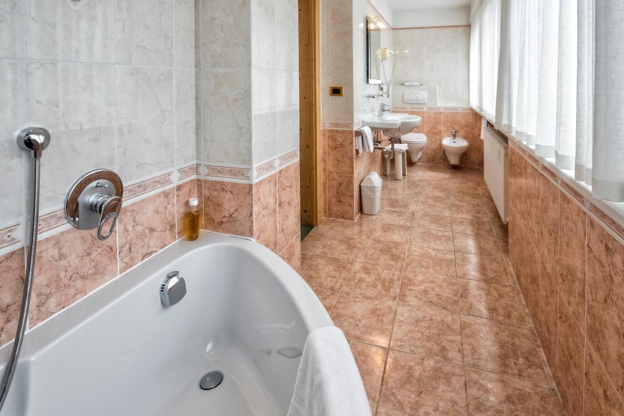 Superior Double Room,1310436097:JPEG