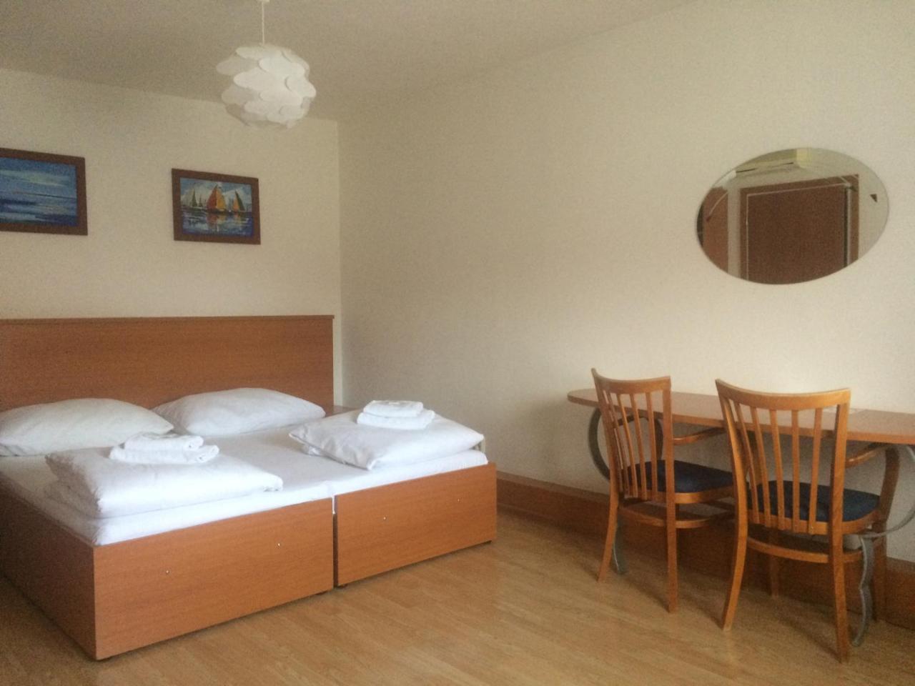 Chambre Double avec Salle de Bains Commune