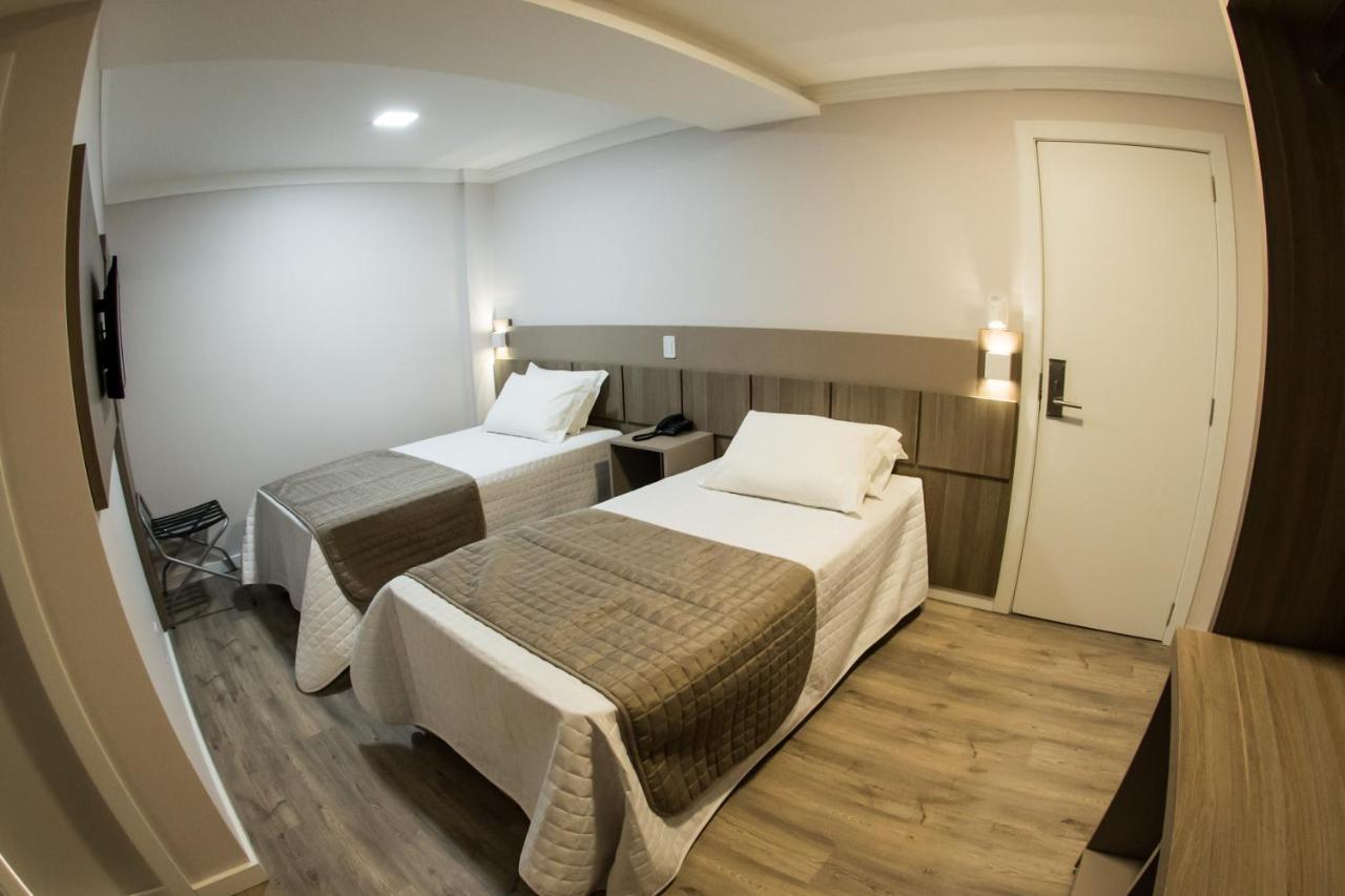 Quarto Duplo