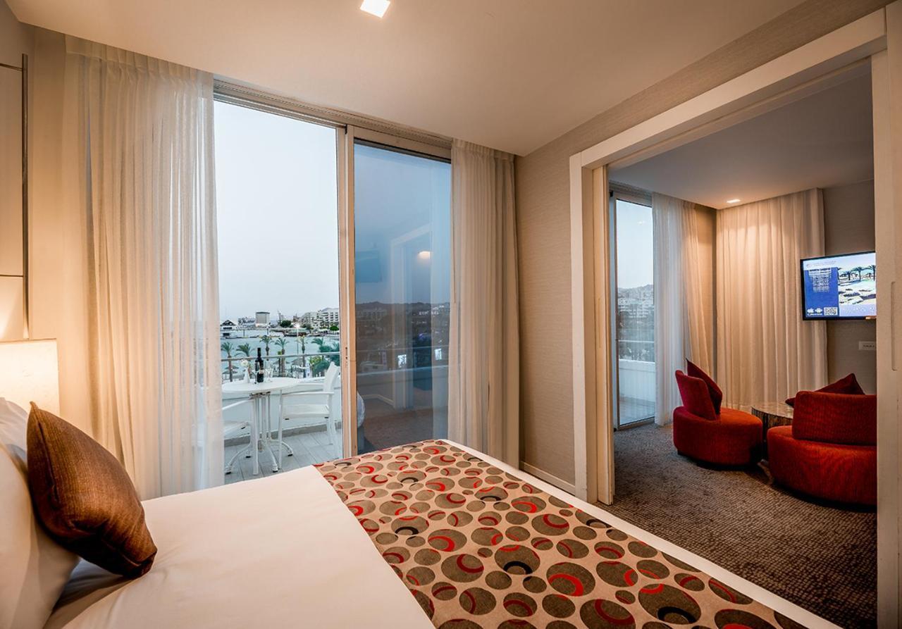 Suite with Sea View (2 Adults + 1 Child)