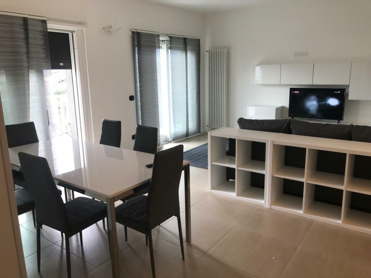 Two-Bedroom Apartment,778862340:JPEG