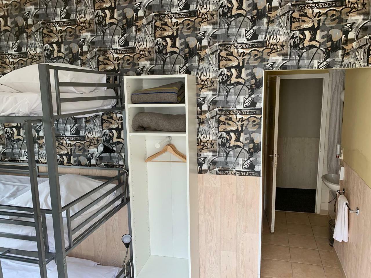 Driepersoonskamer met Stapelbed en Gedeeld Toilet