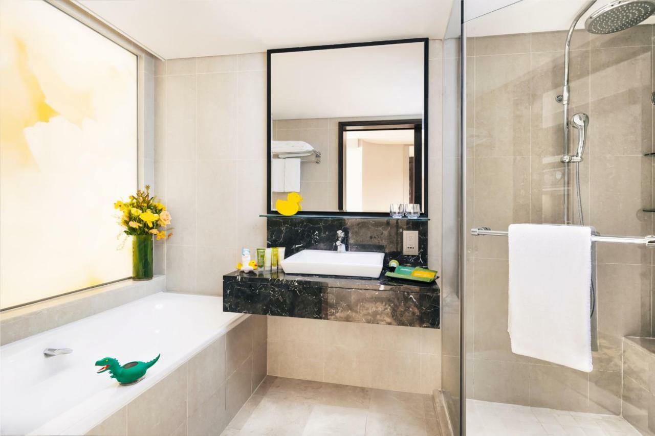 Club Executive Suite, Lounge Access, High Floor