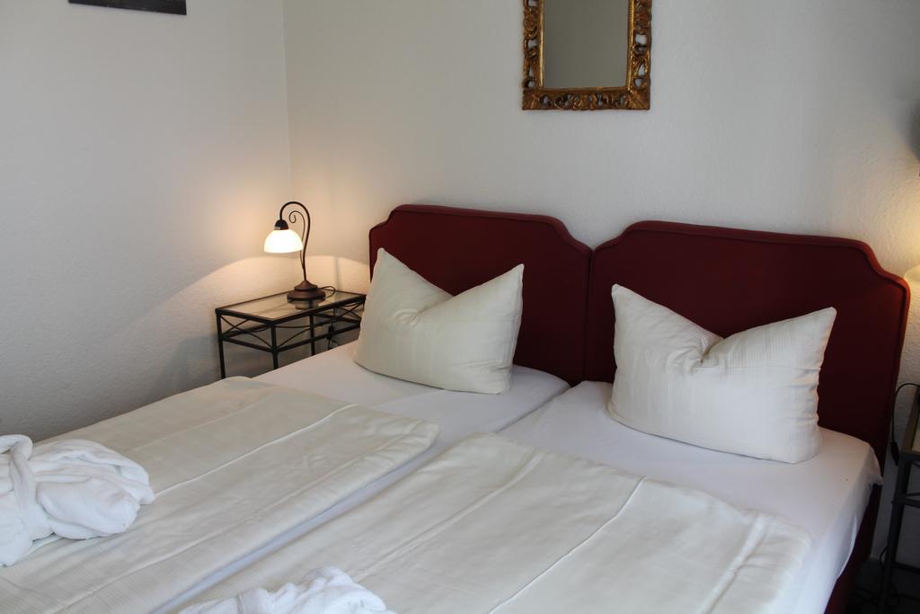Kleines Zweibettzimmer