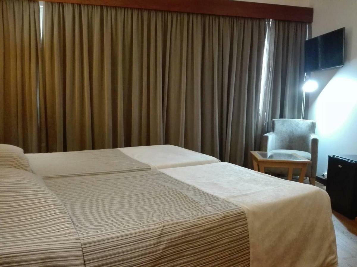 Quarto com Cama de Casal ou 2 de Solteiro